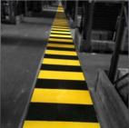 balisage au sol jaune noir